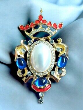 Baroque  Royal Design Brooch